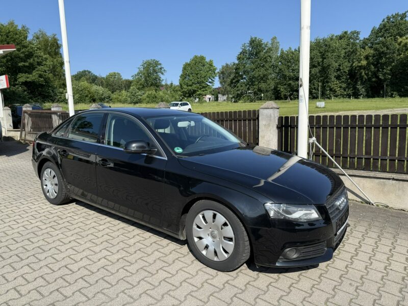 Audi A4 2,0 tdi sedan świeżo zarejestrowana B8 (2007-2015)