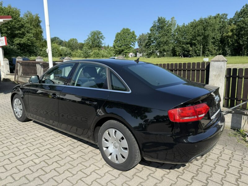 Audi A4 2,0 tdi sedan świeżo zarejestrowana B8 (2007-2015)