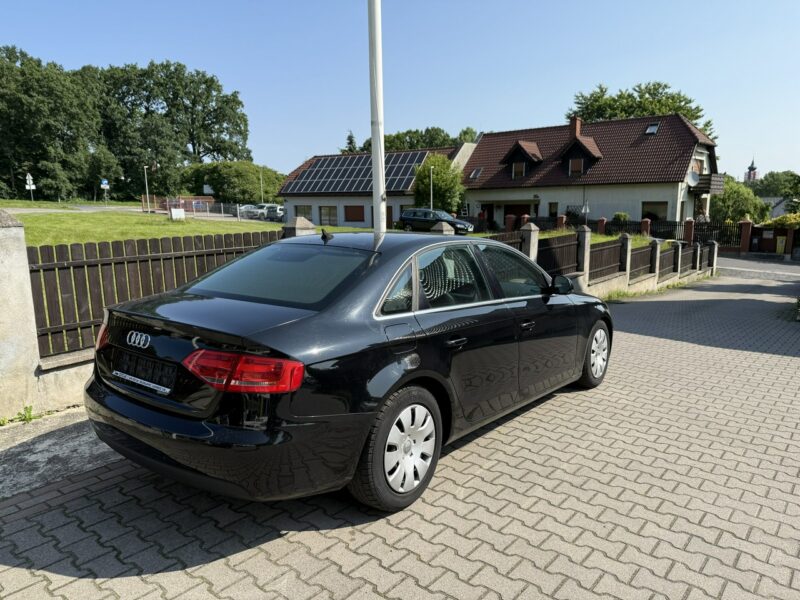 Audi A4 2,0 tdi sedan świeżo zarejestrowana B8 (2007-2015)