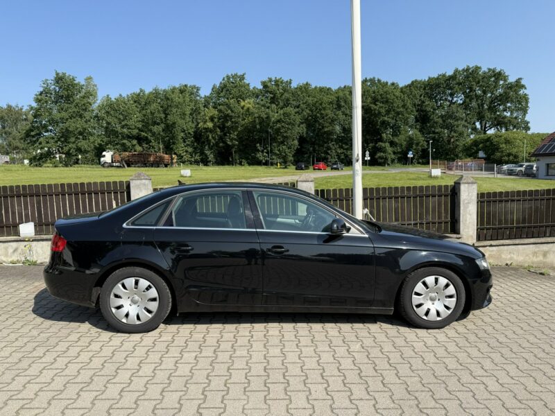 Audi A4 2,0 tdi sedan świeżo zarejestrowana B8 (2007-2015)