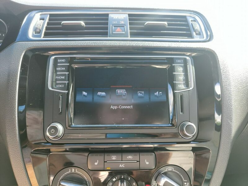 Volkswagen Jetta 1.8 TFSI 170 KM, Automat, Skóra, Nawigacja, Bluetooth, Kamera, Alu,USB A6 (2010-)