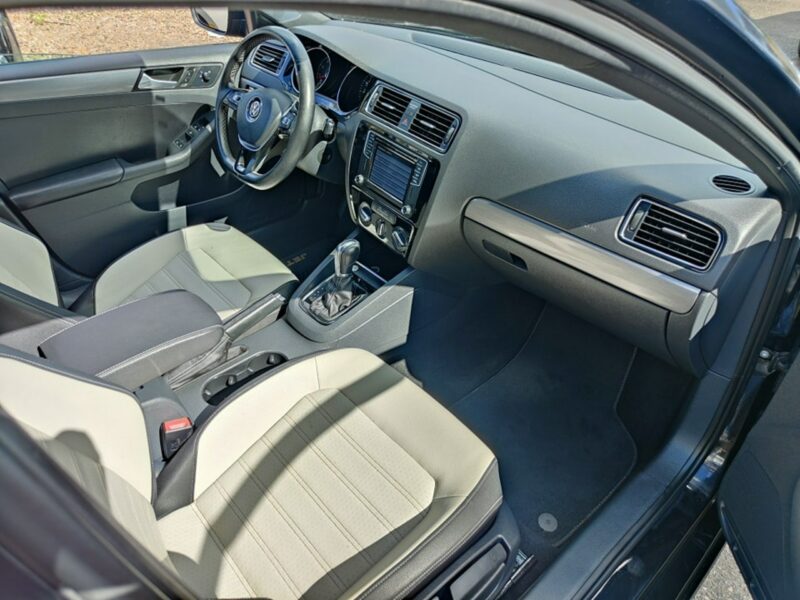 Volkswagen Jetta 1.8 TFSI 170 KM, Automat, Skóra, Nawigacja, Bluetooth, Kamera, Alu,USB A6 (2010-)