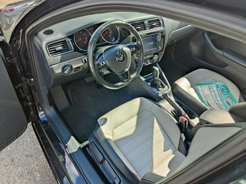Volkswagen Jetta 1.8 TFSI 170 KM, Automat, Skóra, Nawigacja, Bluetooth, Kamera, Alu,USB A6 (2010-)