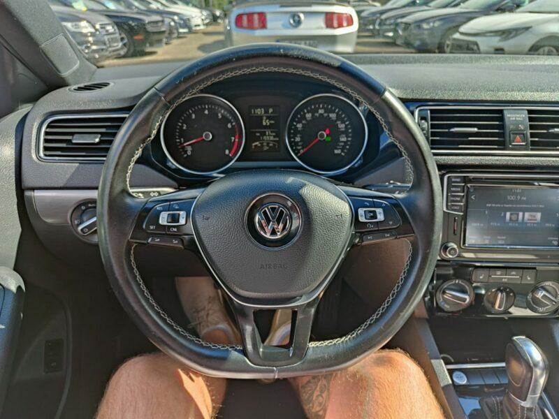 Volkswagen Jetta 1.8 TFSI 170 KM, Automat, Skóra, Nawigacja, Bluetooth, Kamera, Alu,USB A6 (2010-)