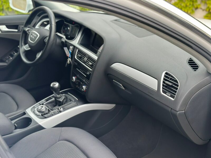 Audi A4 1.8 Sport S-line Europa B8 (2007-2015)