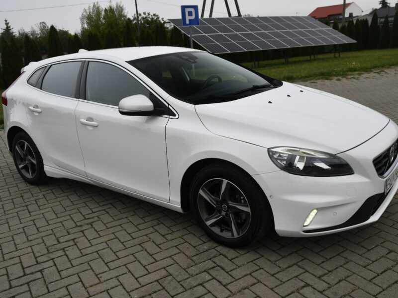 Volvo V40 2,0Hdi DUDKI11 R-Design,Navi,Klimatronic,Tempomat,Hak,GWARANCJA II (2012-)