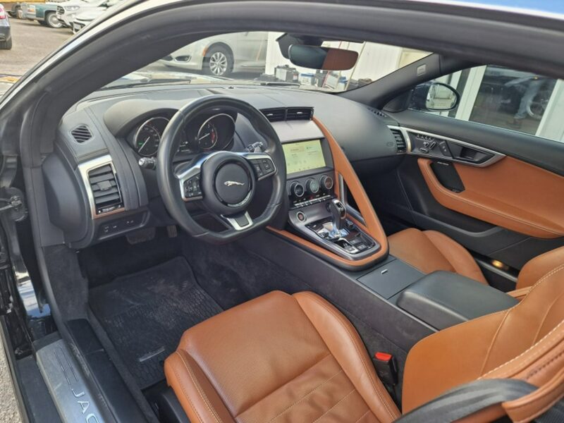 Jaguar F-Type P-300 2.0 TURBO 300 KM, Panorama, Kamera, Full LED, Skóra, Navi, FULL