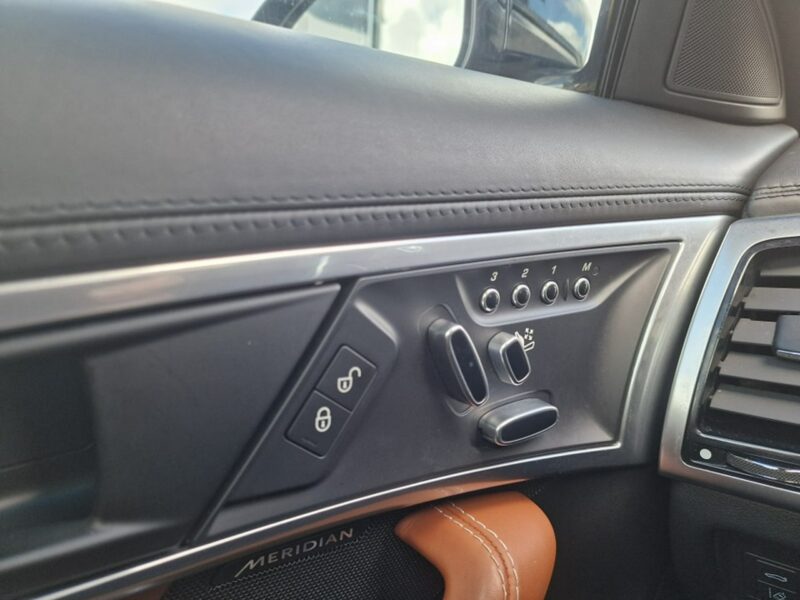Jaguar F-Type P-300 2.0 TURBO 300 KM, Panorama, Kamera, Full LED, Skóra, Navi, FULL