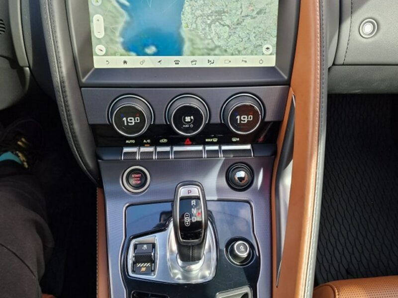 Jaguar F-Type P-300 2.0 TURBO 300 KM, Panorama, Kamera, Full LED, Skóra, Navi, FULL