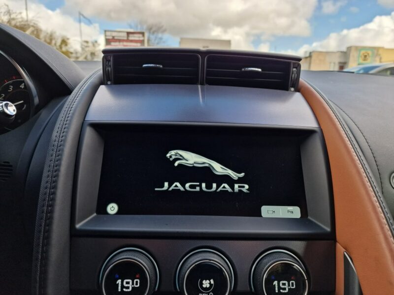 Jaguar F-Type P-300 2.0 TURBO 300 KM, Panorama, Kamera, Full LED, Skóra, Navi, FULL