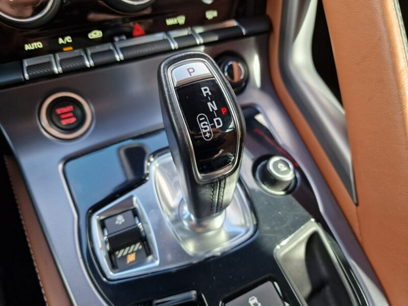 Jaguar F-Type P-300 2.0 TURBO 300 KM, Panorama, Kamera, Full LED, Skóra, Navi, FULL