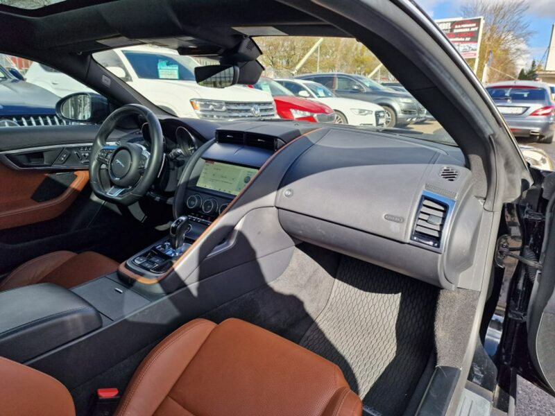 Jaguar F-Type P-300 2.0 TURBO 300 KM, Panorama, Kamera, Full LED, Skóra, Navi, FULL