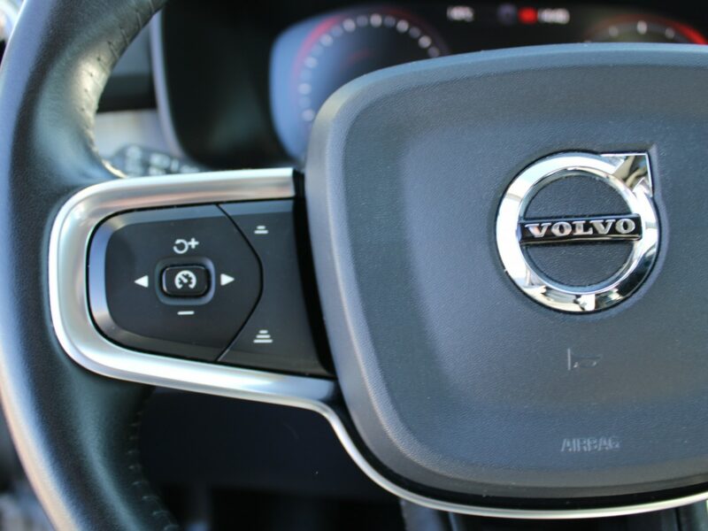Volvo XC 40 F-vat,salon-polska Momentum,LED,automat,półskóra