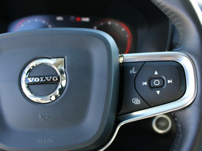 Volvo XC 40 F-vat,salon-polska Momentum,LED,automat,półskóra