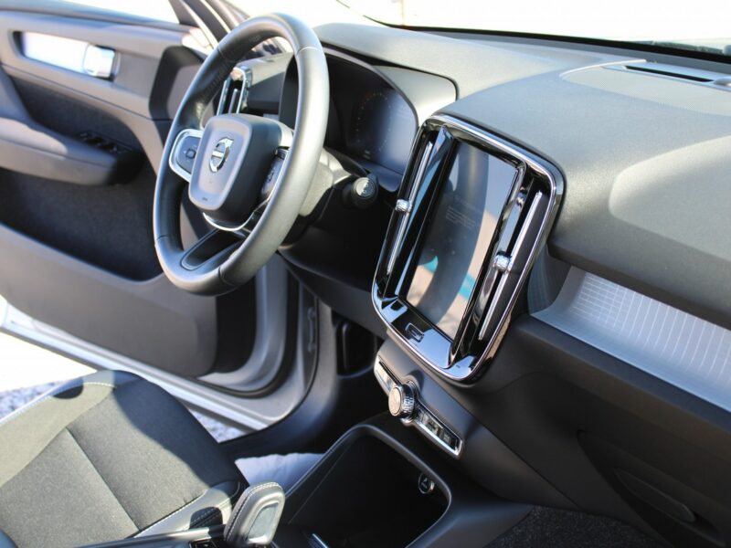 Volvo XC 40 F-vat,salon-polska Momentum,LED,automat,półskóra