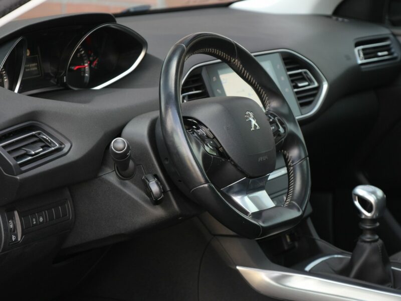 Peugeot 308 130KM*Panorama*Led*Navi*Pdc*Esp*Alu*Kamera*Android*AsysToru*GwarVGS!!! T9 (2014-2021)