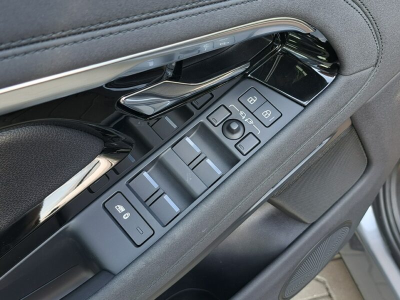 Land Rover Range Rover Evoque MY23.5 2.0P I4 200 KM AWD Auto SE EigerGrey Felgi20 Meridian LED II (2019-)