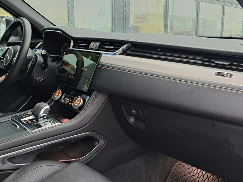 Jaguar F-PACE MY24 2.0 I4 250 KM AWD Auto R-Dynamic S FujiWhite GlossBlack Navi LED