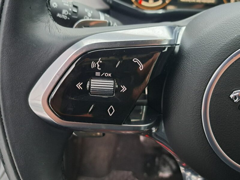 Jaguar F-PACE MY24 2.0 I4 250 KM AWD Auto R-Dynamic S FujiWhite GlossBlack Navi LED