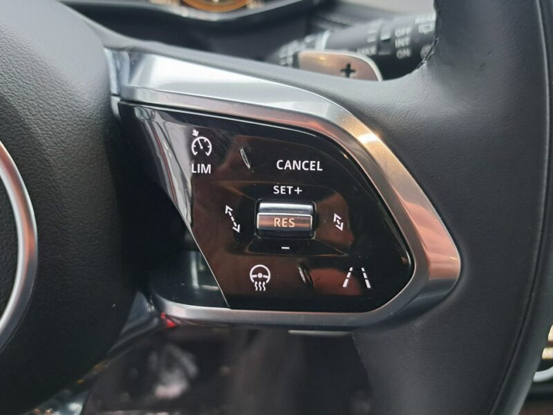 Jaguar F-PACE MY24 2.0 I4 250 KM AWD Auto R-Dynamic S FujiWhite GlossBlack Navi LED