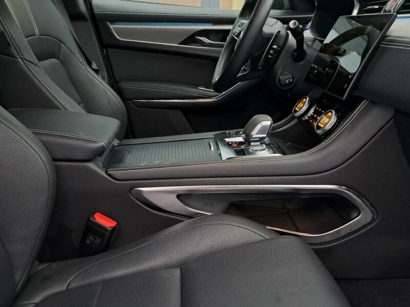 Jaguar F-PACE MY24 2.0 I4 250 KM AWD Auto R-Dynamic S FujiWhite GlossBlack Navi LED