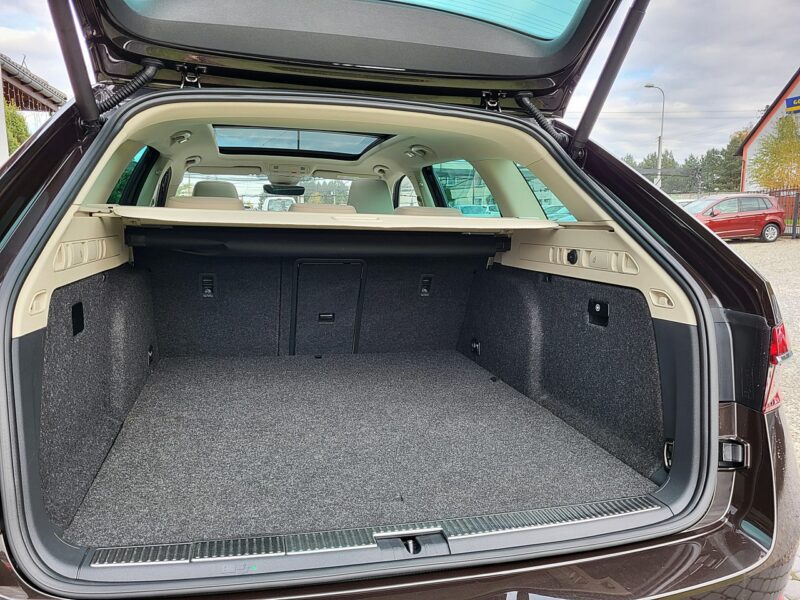 Škoda Superb serwis ASO, panorama, hak, FV23 III (2015-2023)