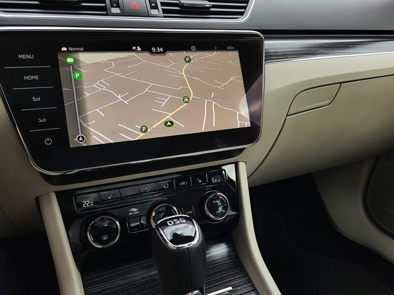 Škoda Superb serwis ASO, panorama, hak, FV23 III (2015-2023)