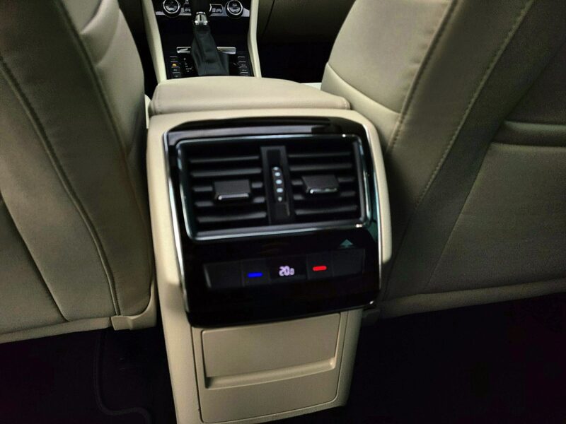 Škoda Superb serwis ASO, panorama, hak, FV23 III (2015-2023)