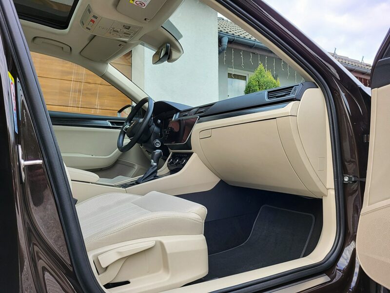 Škoda Superb serwis ASO, panorama, hak, FV23 III (2015-2023)