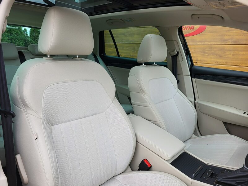 Škoda Superb serwis ASO, panorama, hak, FV23 III (2015-2023)