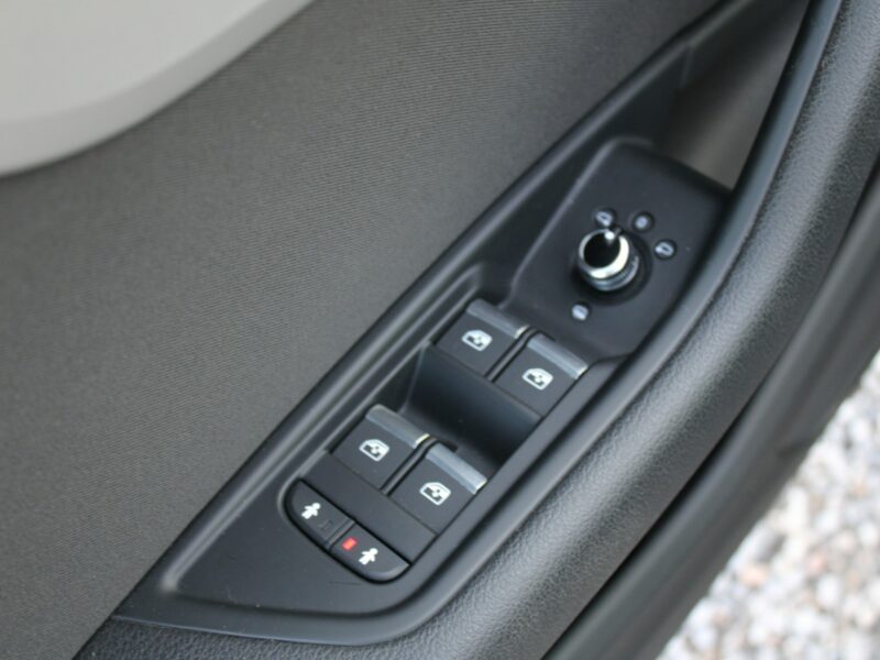 Audi A4 F-vat,salon-polska,navi,automat,gwarancja,g.fotele B9 (2015-)