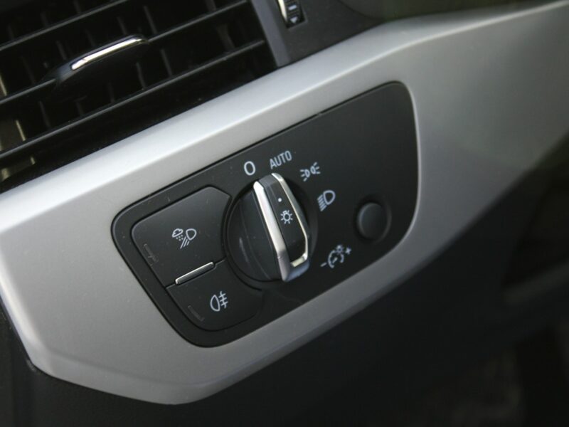 Audi A4 F-vat,salon-polska,navi,automat,gwarancja,g.fotele B9 (2015-)