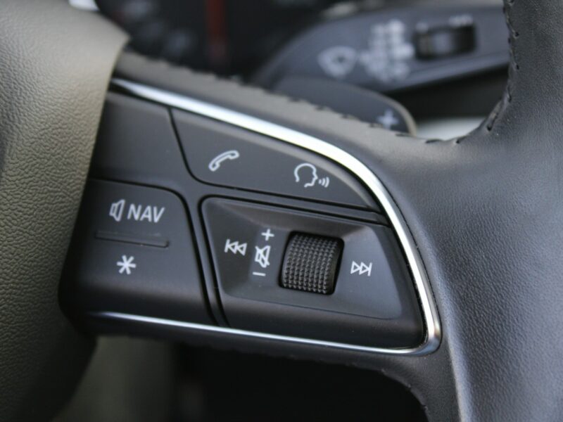Audi A4 F-vat,salon-polska,navi,automat,gwarancja,g.fotele B9 (2015-)