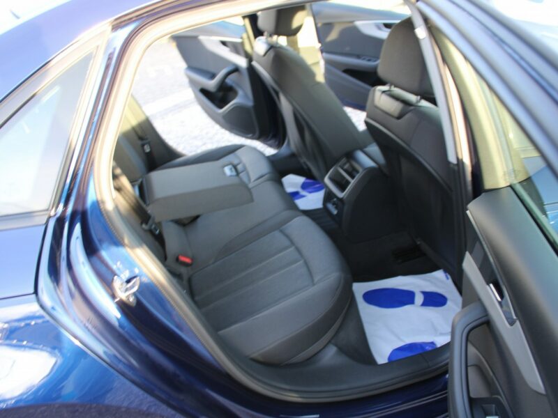 Audi A4 F-vat,salon-polska,navi,automat,gwarancja,g.fotele B9 (2015-)