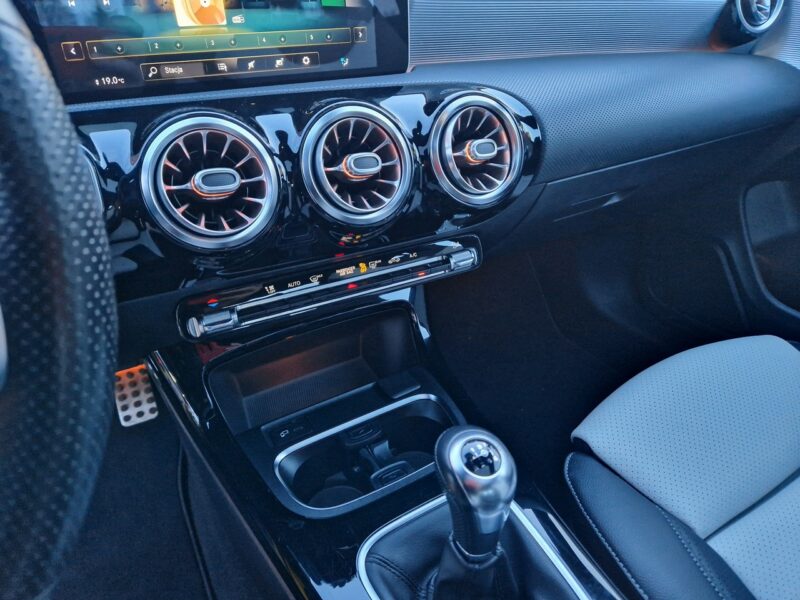 Mercedes CLA 200 Jedyny taki cla pakiet Amg serwis mercedes Gwarancja zamiana Piękny I (2013-2019)
