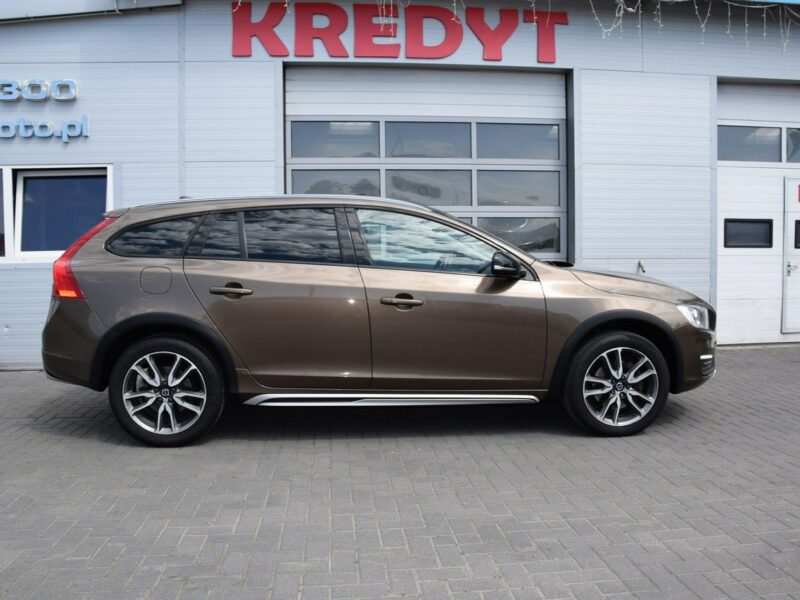 Volvo V60 Cross Country 2.0 D3 Summum 100% bezwypadkowy Serwis LED Skóra Navi EURO-5 Zamiana