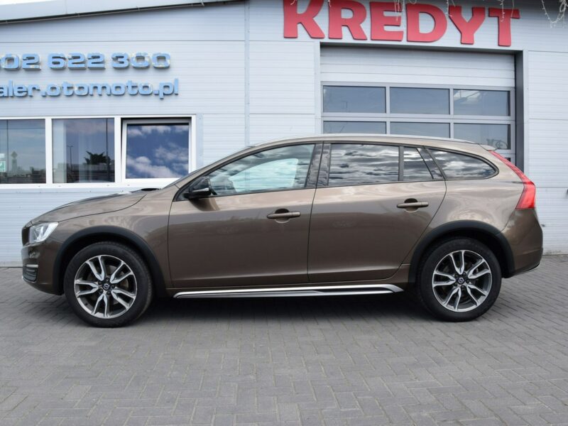 Volvo V60 Cross Country 2.0 D3 Summum 100% bezwypadkowy Serwis LED Skóra Navi EURO-5 Zamiana