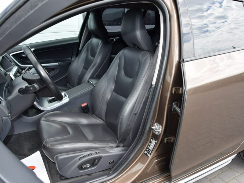 Volvo V60 Cross Country 2.0 D3 Summum 100% bezwypadkowy Serwis LED Skóra Navi EURO-5 Zamiana