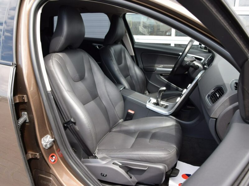 Volvo V60 Cross Country 2.0 D3 Summum 100% bezwypadkowy Serwis LED Skóra Navi EURO-5 Zamiana