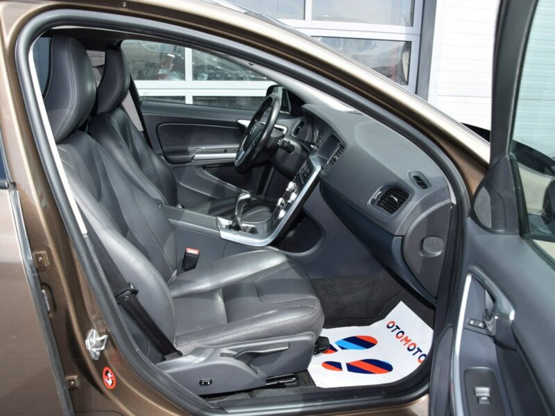 Volvo V60 Cross Country 2.0 D3 Summum 100% bezwypadkowy Serwis LED Skóra Navi EURO-5 Zamiana