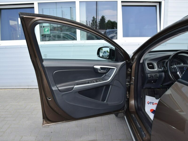 Volvo V60 Cross Country 2.0 D3 Summum 100% bezwypadkowy Serwis LED Skóra Navi EURO-5 Zamiana