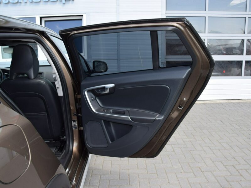 Volvo V60 Cross Country 2.0 D3 Summum 100% bezwypadkowy Serwis LED Skóra Navi EURO-5 Zamiana