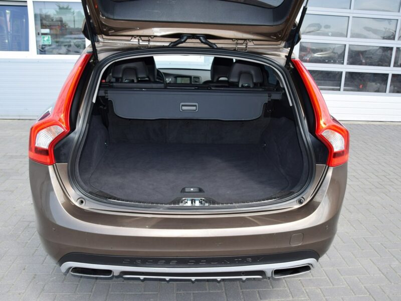 Volvo V60 Cross Country 2.0 D3 Summum 100% bezwypadkowy Serwis LED Skóra Navi EURO-5 Zamiana
