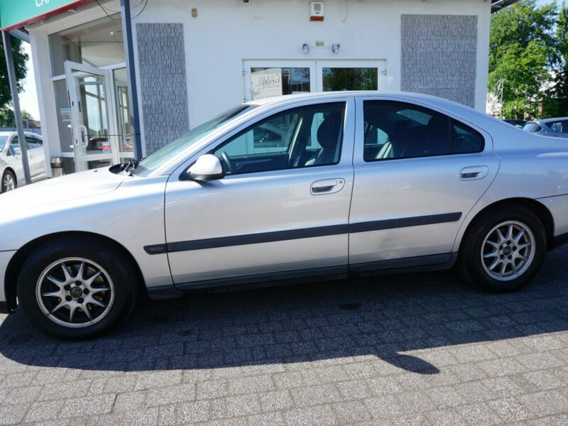 Volvo S60 Zacna limuzyna w benzynie. Klima, I (2000-2010)