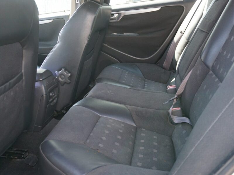 Volvo S60 Zacna limuzyna w benzynie. Klima, I (2000-2010)