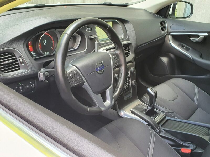 Volvo V40 2.0 D2 120KM # Momentum # Navi # Climatronic # Skóra # BIAŁY !!! II (2012-)