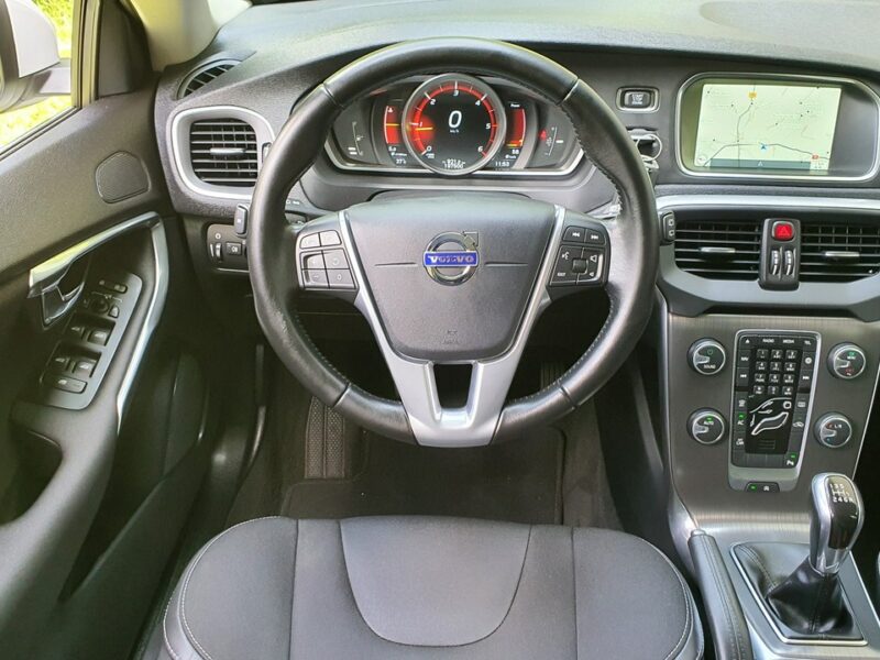 Volvo V40 2.0 D2 120KM # Momentum # Navi # Climatronic # Skóra # BIAŁY !!! II (2012-)