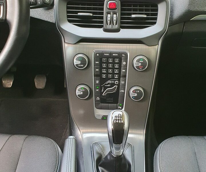 Volvo V40 2.0 D2 120KM # Momentum # Navi # Climatronic # Skóra # BIAŁY !!! II (2012-)