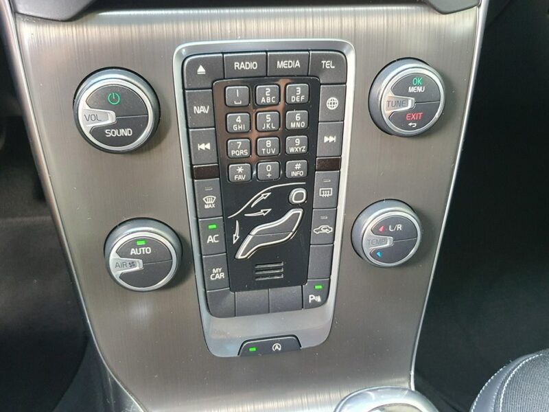 Volvo V40 2.0 D2 120KM # Momentum # Navi # Climatronic # Skóra # BIAŁY !!! II (2012-)