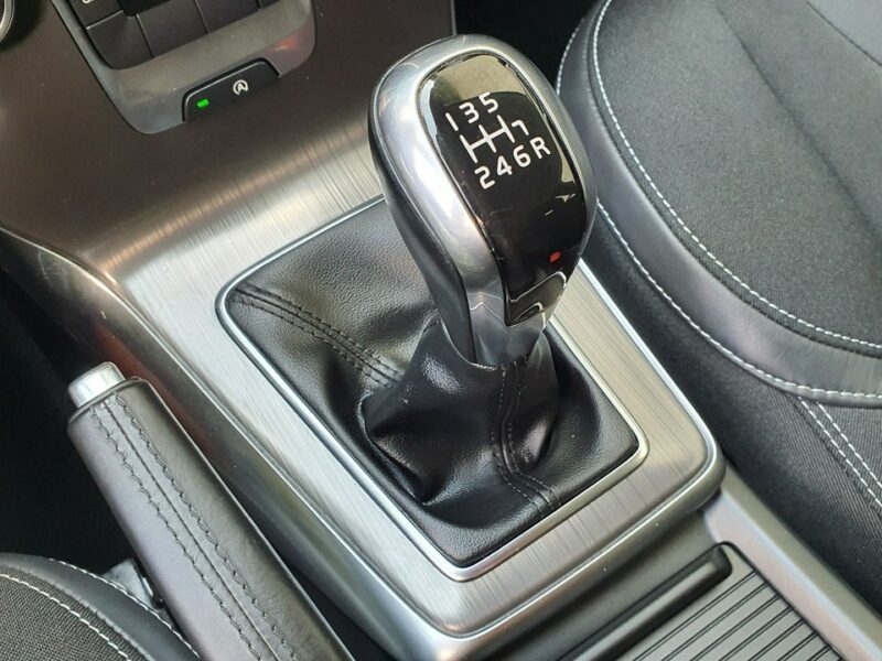 Volvo V40 2.0 D2 120KM # Momentum # Navi # Climatronic # Skóra # BIAŁY !!! II (2012-)
